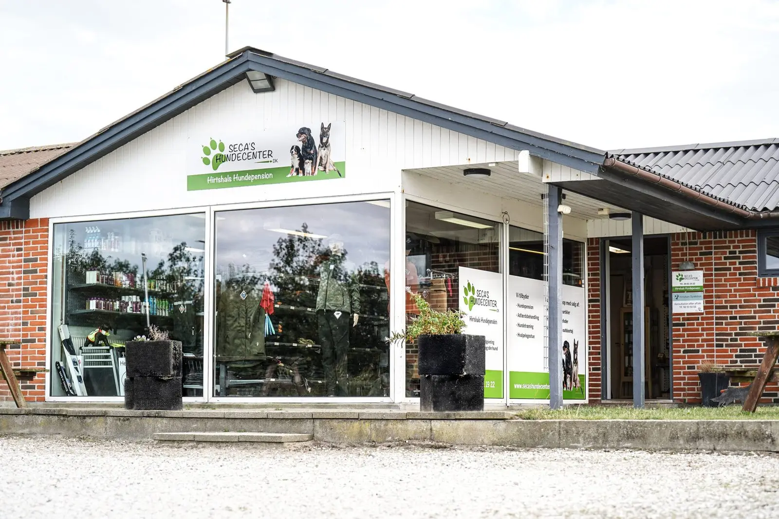 Seca's Hundecenter i Hirtshals med butik og hundepension