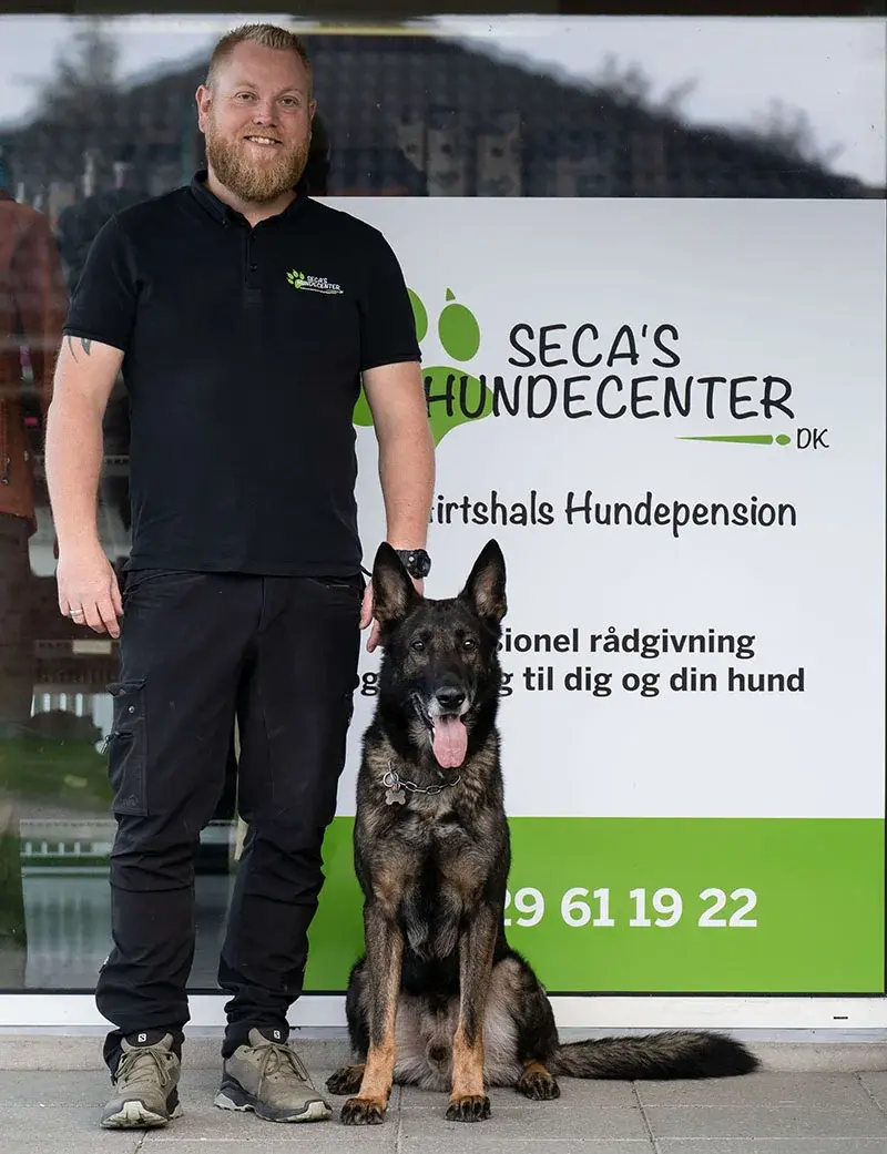René Jürgensen foran Seca's Hundecenter